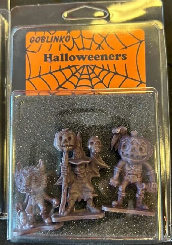 Plastic Halloween Figures: Purple Halloweeners