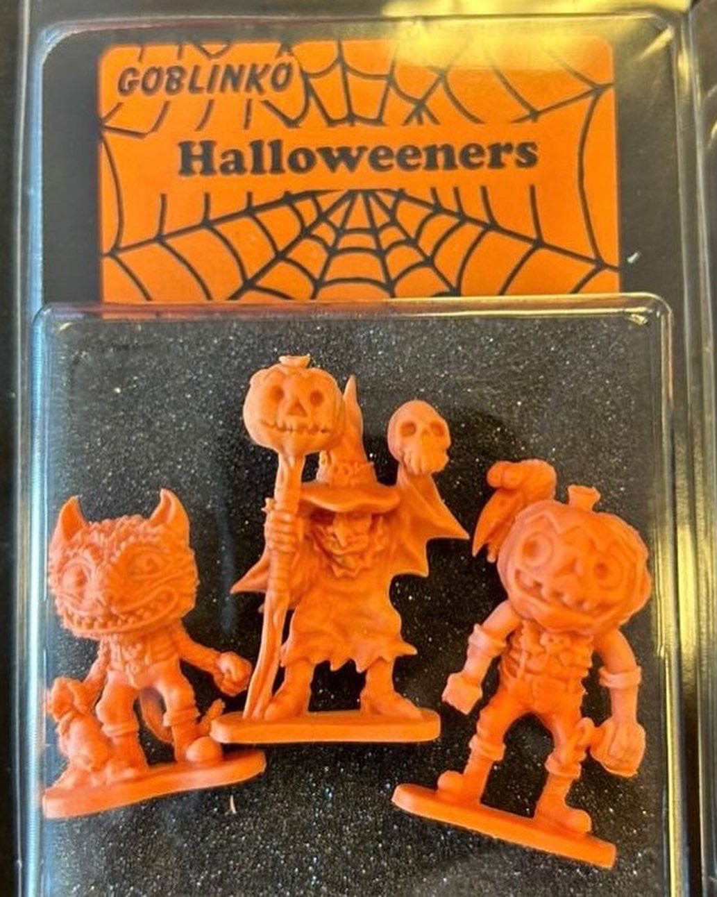 Plastic Halloween Figures: Orange - Halloweeners